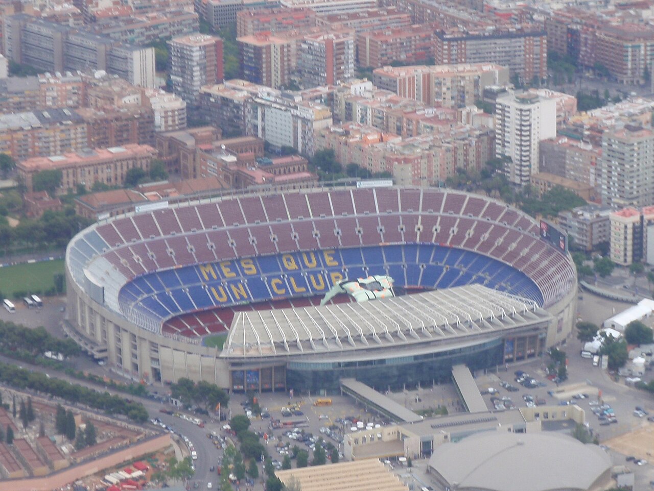 Sân Camp Nou trước trận El Clásico Barcelona vs Real Madrid